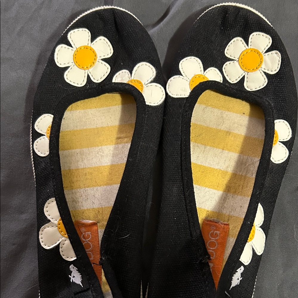 Rocket Dog Black Flats with White and Yellow Floral Design
